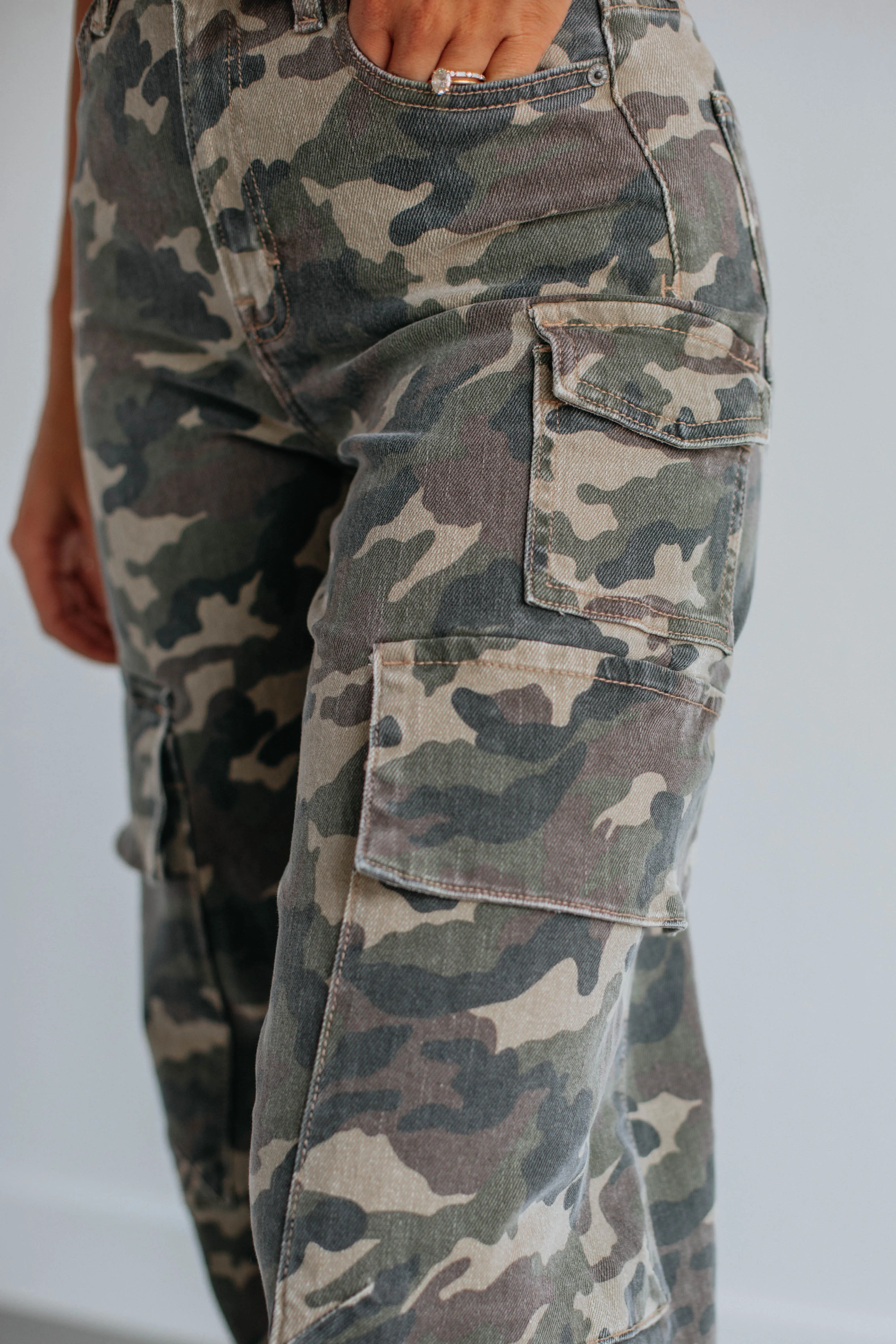 Nori Hidden Cargo Jeans - Camouflage