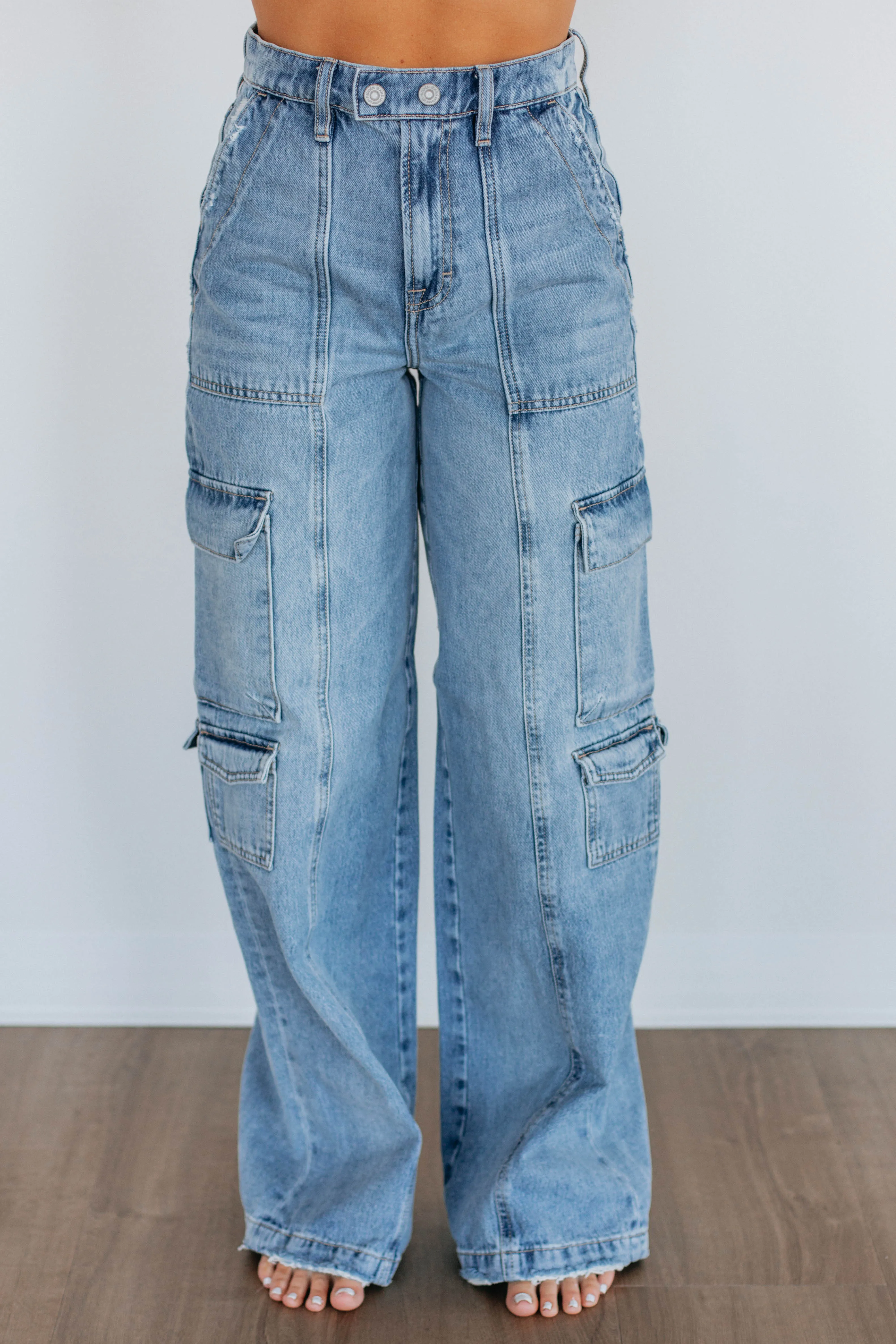 Nori Hidden Cargo Jeans - Medium Wash